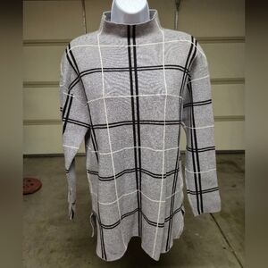 Ellen Tracy Black and Gray Turtleneck Sweater